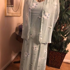 Beautiful sleeveless dress with flower design